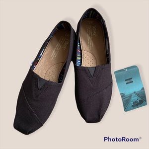 NWT Toms Size 7 Low Top Sneakers